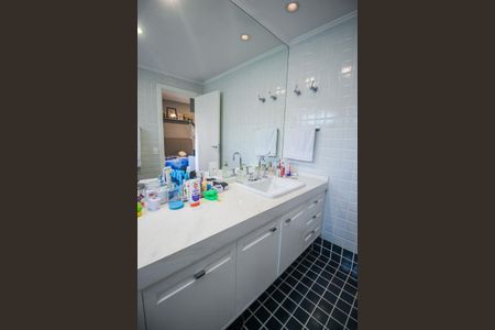 Apartamento à venda com 210m², 3 quartos e 4 vagasBanheiro da Suíte 2