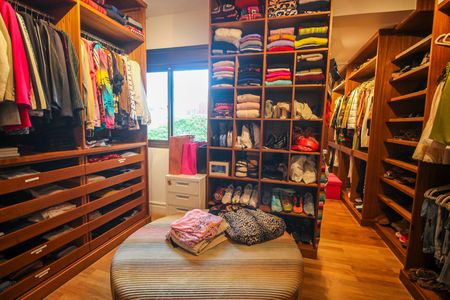 Apartamento à venda com 210m², 3 quartos e 4 vagasCloset da suíte 1