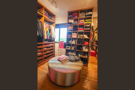 Apartamento à venda com 210m², 3 quartos e 4 vagasCloset da suíte 1