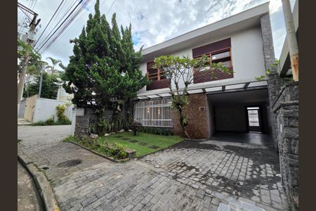 Casa de condomínio à venda com 260m², 4 quartos e 2 vagasFachada