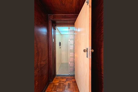Casa de condomínio à venda com 260m², 4 quartos e 2 vagasQuarto 1 - Elevador 