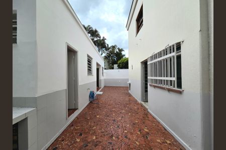 Casa de condomínio à venda com 260m², 4 quartos e 2 vagasQuintal