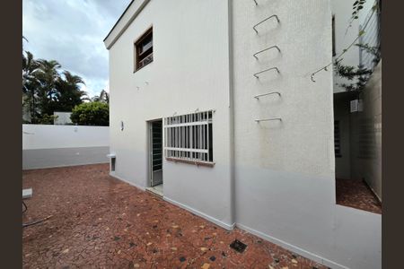 Casa de condomínio à venda com 260m², 4 quartos e 2 vagasQuintal