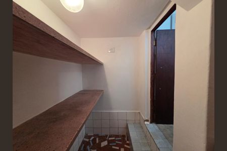 Casa de condomínio à venda com 260m², 4 quartos e 2 vagasAdega