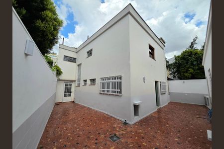 Casa de condomínio à venda com 260m², 4 quartos e 2 vagasQuintal