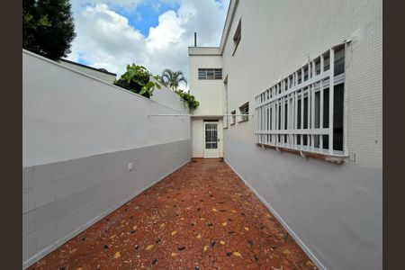 Casa de condomínio à venda com 260m², 4 quartos e 2 vagasQuintal