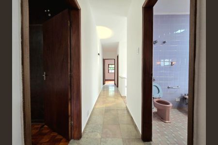 Casa de condomínio à venda com 260m², 4 quartos e 2 vagasCorredor