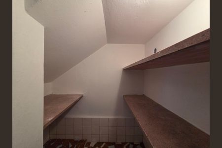 Casa de condomínio à venda com 260m², 4 quartos e 2 vagasAdega