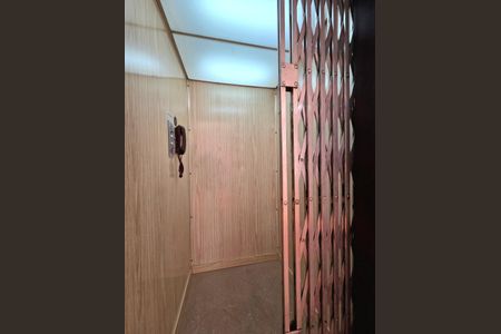 Casa de condomínio à venda com 260m², 4 quartos e 2 vagasQuarto 1 - Elevador