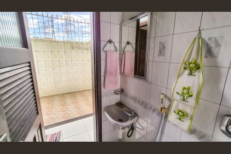 Casa à venda com 135m², 3 quartos e 1 vagaBanheiro 2