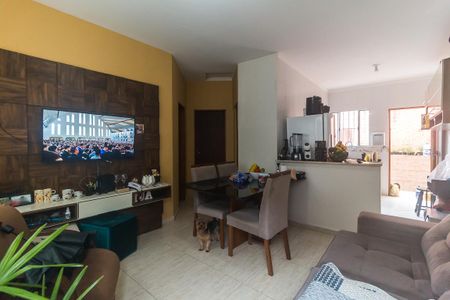 Sala de casa de condomínio para alugar com 2 quartos, 70m² em Vila Sao Paulo, Mogi das Cruzes