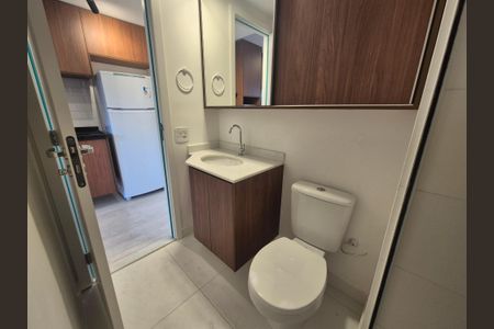 Banheiro de kitnet/studio para alugar com 1 quarto, 26m² em República, São Paulo