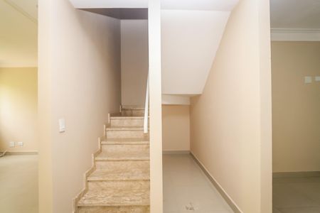 Casa para alugar com 109m², 3 quartos e 3 vagasEscada