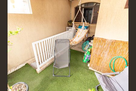 Casa à venda com 60m², 3 quartos e 1 vaga Casa à venda com 60m², 3 quartos e 1 vagaVaranda