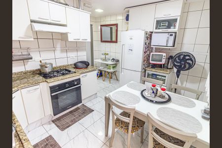 Casa à venda com 60m², 3 quartos e 1 vaga Casa à venda com 60m², 3 quartos e 1 vagaCozinha