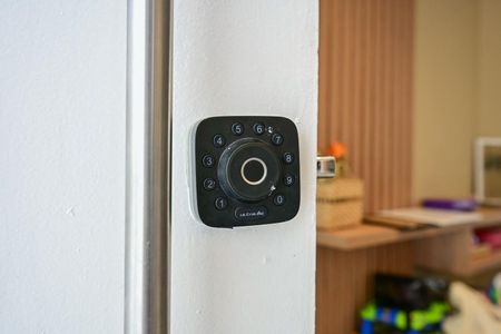 Casa de condomínio à venda com 158m², 4 quartos e 2 vagasFechadura Eletrônica