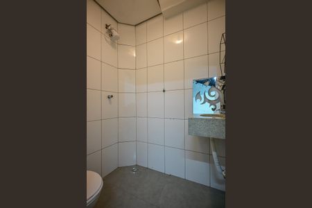 Casa de condomínio à venda com 158m², 4 quartos e 2 vagasBanheiro de Serviço