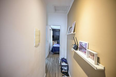 Casa de condomínio à venda com 158m², 4 quartos e 2 vagasCorredor