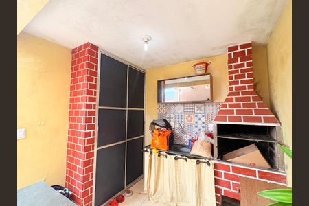 Casa à venda com 163m², 3 quartos e 2 vagasQuintal com churrasqueira