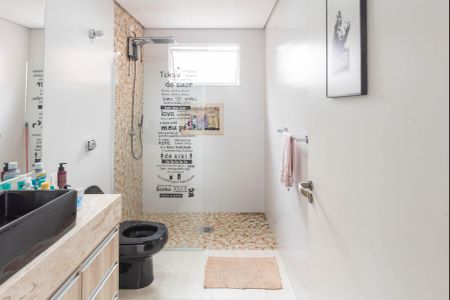 Casa à venda com 150m², 4 quartos e 2 vagas Casa à venda com 150m², 4 quartos e 2 vagasBanheiro da Suíte