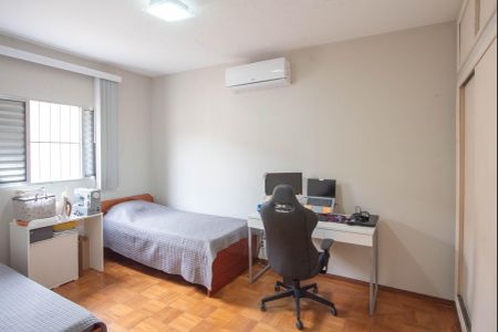 Casa à venda com 150m², 4 quartos e 2 vagas Casa à venda com 150m², 4 quartos e 2 vagasQuarto 1