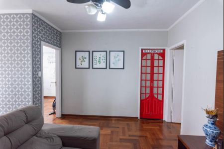 Casa à venda com 150m², 4 quartos e 2 vagas Casa à venda com 150m², 4 quartos e 2 vagasSala