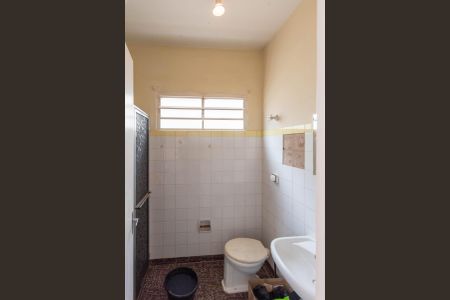 Casa à venda com 150m², 4 quartos e 2 vagas Casa à venda com 150m², 4 quartos e 2 vagasEdícula-Banheiro