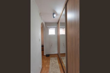 Casa à venda com 150m², 4 quartos e 2 vagas Casa à venda com 150m², 4 quartos e 2 vagasCloset da suíte