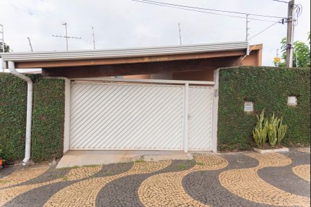 Casa à venda com 150m², 4 quartos e 2 vagas Casa à venda com 150m², 4 quartos e 2 vagasFachada