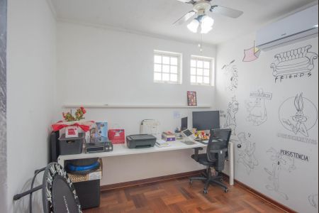 Casa à venda com 150m², 4 quartos e 2 vagas Casa à venda com 150m², 4 quartos e 2 vagasEscritório