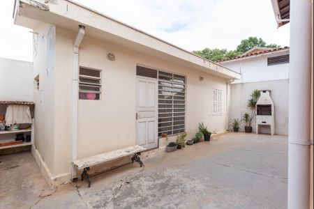 Casa à venda com 150m², 4 quartos e 2 vagas Casa à venda com 150m², 4 quartos e 2 vagasQuintal e Edícula