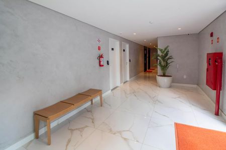 Studio à venda com 32m², 1 quarto e sem vaga Studio à venda com 32m², 1 quarto e sem vagaHall social