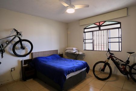 Casa à venda com 360m², 4 quartos e 2 vagas Casa à venda com 360m², 4 quartos e 2 vagasSuíte