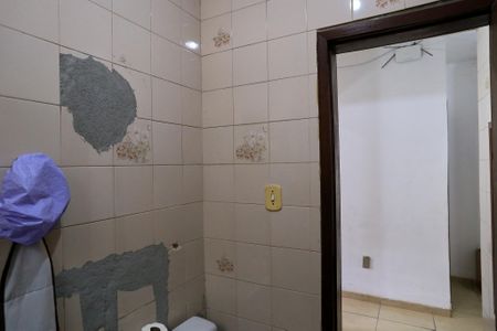 Casa à venda com 360m², 4 quartos e 2 vagas Casa à venda com 360m², 4 quartos e 2 vagasBanheiro