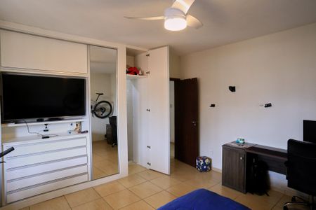 Casa à venda com 360m², 4 quartos e 2 vagas Casa à venda com 360m², 4 quartos e 2 vagasSuíte