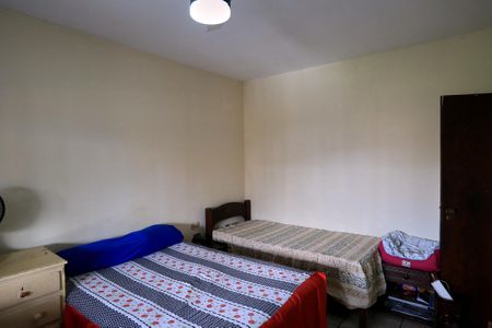 Casa à venda com 360m², 4 quartos e 2 vagas Casa à venda com 360m², 4 quartos e 2 vagasQuarto