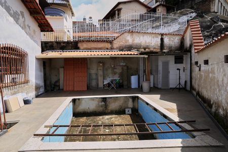 Casa à venda com 360m², 4 quartos e 2 vagas Casa à venda com 360m², 4 quartos e 2 vagasÁrea externa