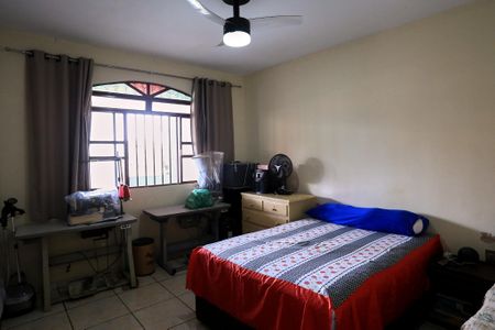 Casa à venda com 360m², 4 quartos e 2 vagas Casa à venda com 360m², 4 quartos e 2 vagasQuarto