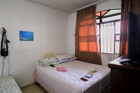 Casa à venda com 360m², 4 quartos e 2 vagas Casa à venda com 360m², 4 quartos e 2 vagasSala/Quarto