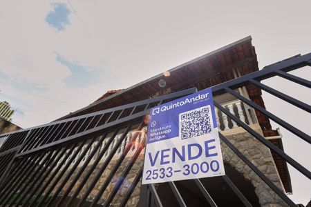 Casa à venda com 360m², 4 quartos e 2 vagas Casa à venda com 360m², 4 quartos e 2 vagasFachada com Plaquinha