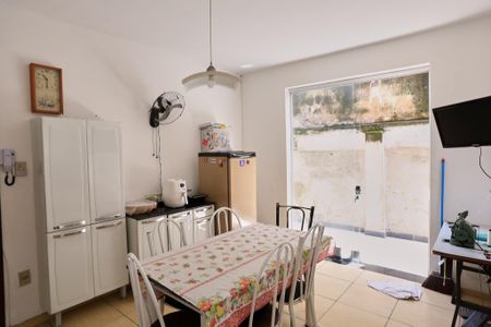 Casa à venda com 360m², 4 quartos e 2 vagas Casa à venda com 360m², 4 quartos e 2 vagasCozinha