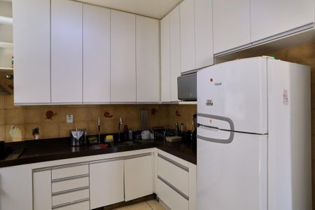 Casa à venda com 360m², 4 quartos e 2 vagas Casa à venda com 360m², 4 quartos e 2 vagasCozinha