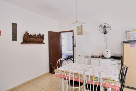 Casa à venda com 360m², 4 quartos e 2 vagas Casa à venda com 360m², 4 quartos e 2 vagasCozinha