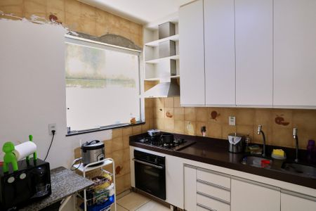 Casa à venda com 360m², 4 quartos e 2 vagas Casa à venda com 360m², 4 quartos e 2 vagasCozinha