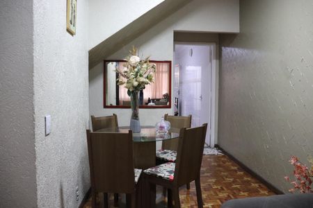 Casa à venda com 125m², 3 quartos e 2 vagasSala