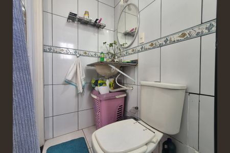 Casa de condomínio à venda com 220m², 4 quartos e 3 vagas Casa de condomínio à venda com 220m², 4 quartos e 3 vagasBanheiro