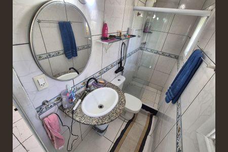 Casa de condomínio à venda com 220m², 4 quartos e 3 vagas Casa de condomínio à venda com 220m², 4 quartos e 3 vagasSuíte