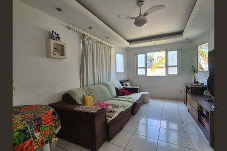 Casa de condomínio à venda com 220m², 4 quartos e 3 vagas Casa de condomínio à venda com 220m², 4 quartos e 3 vagasSala