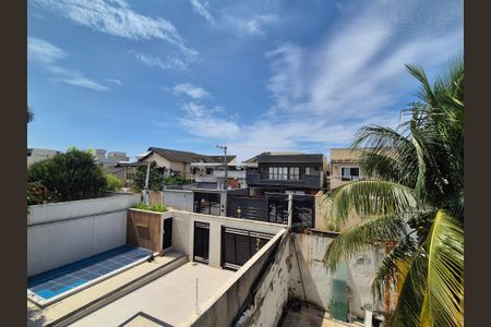 Casa de condomínio à venda com 220m², 4 quartos e 3 vagas Casa de condomínio à venda com 220m², 4 quartos e 3 vagasVista