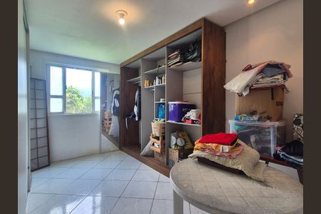 Casa de condomínio à venda com 220m², 4 quartos e 3 vagas Casa de condomínio à venda com 220m², 4 quartos e 3 vagasQuarto 3